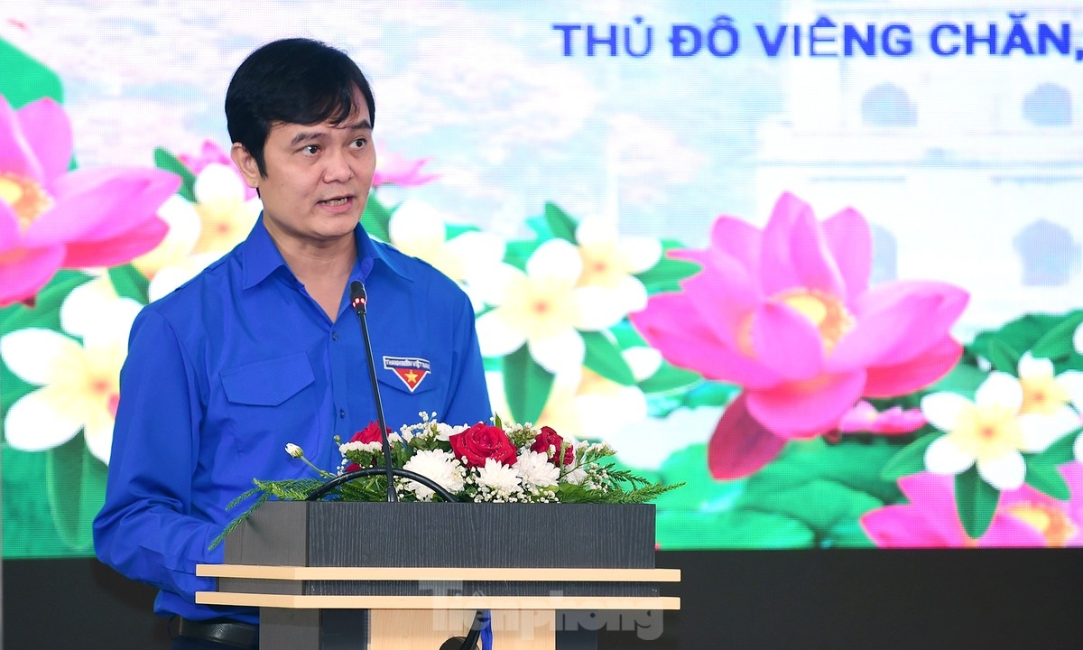 Vietnamese and Lao youths kick off friendship meeting